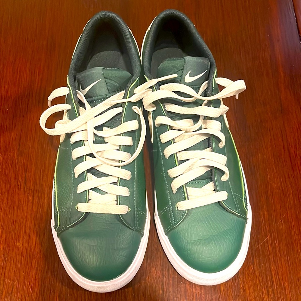 MEN'S NIKE COURT CASUAL SHOES. SIZE 9 - GREEN